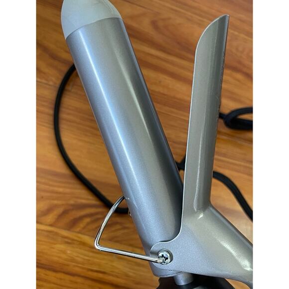 BaBylissPRO Nano Titanium Spring Curling Iron 1 1/4” 32mm - Picture 9 of 10